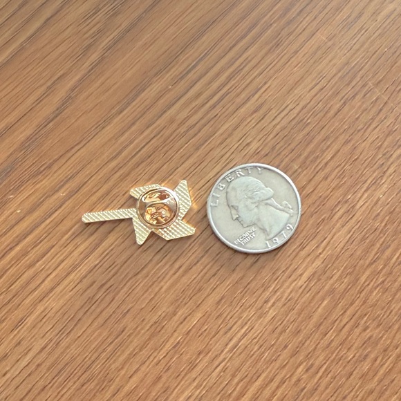 Women’s Jewelry Adorable Fun Cute Colorful Pinwheel Enamel Pin Brooch - Picture 2 of 2